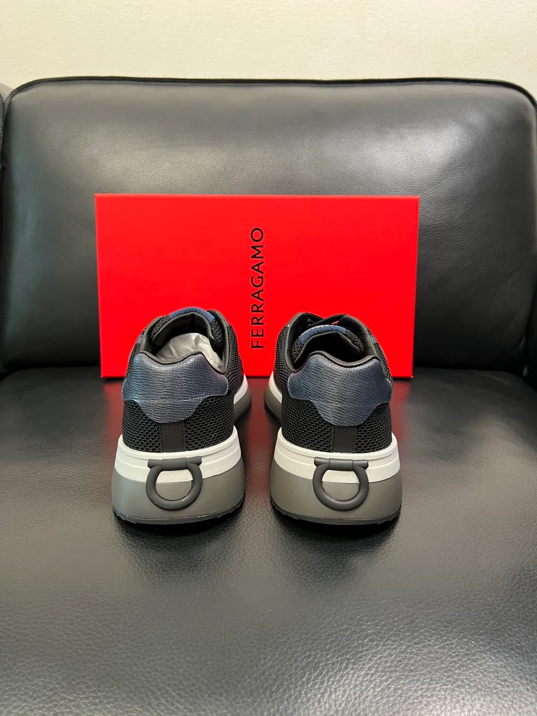 Men's shoes 💰820 Ferragamo High-quality top craftsmanship Ferragamo counters sell original factory configuration, imported original cowhide from Italy, imported water-dyed cow lining, soles: original factory special original soles are super comfortable, original factory and single goods, welcome to compare at the same time at the counter, code number 38-44 (customized 45 46)